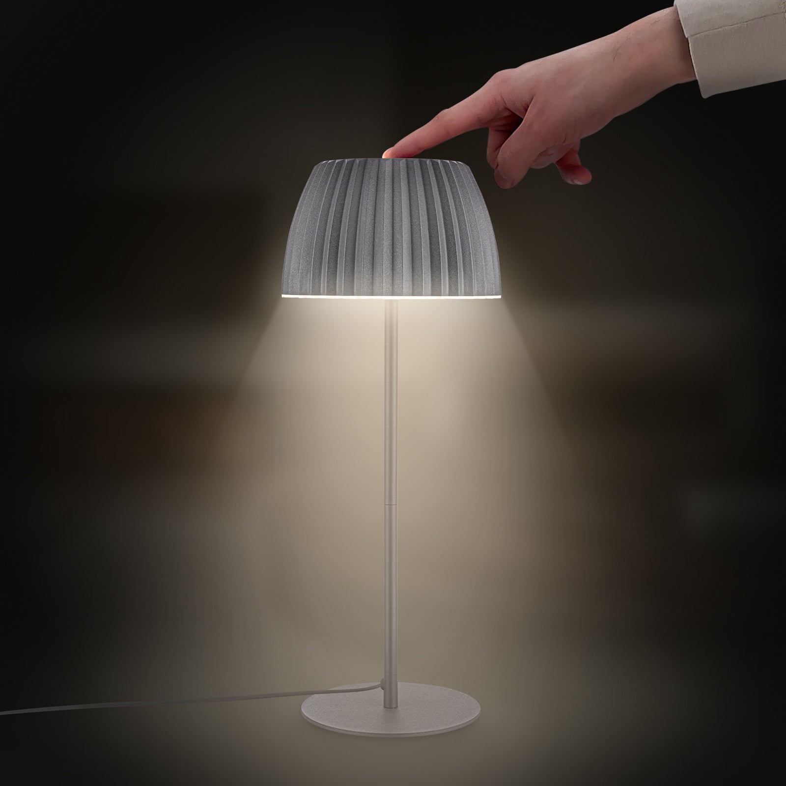 Nærbilde av metall og plast på LED oppladbar bordlampe Loca antrasitt
