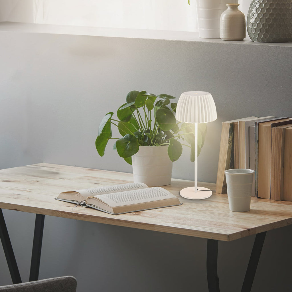 Detalj av touchdimmer på LED oppladbar bordlampe Loca dimbar hvit