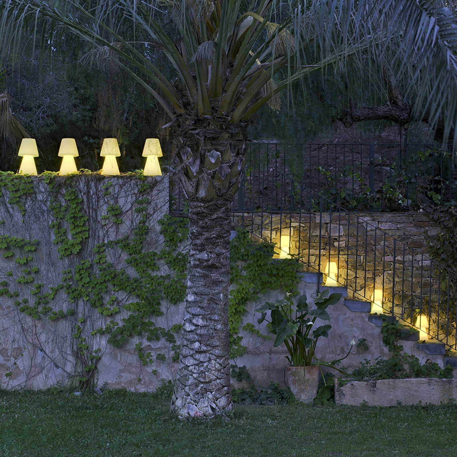 Montert LED oppladbar bordlampe Lola RGBW dimbar IP65 45 cm i uterom