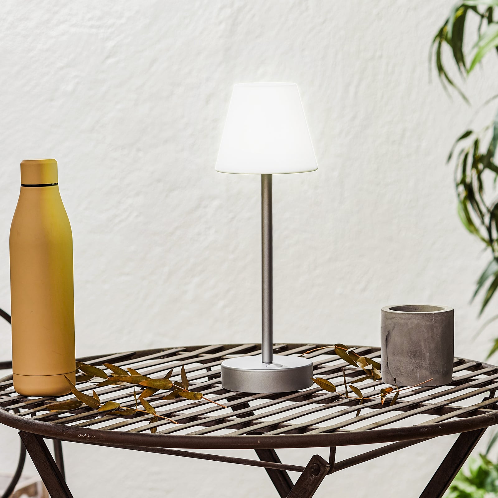 LED oppladbar bordlampe Lola Slim grå dimbar IP44 forfra