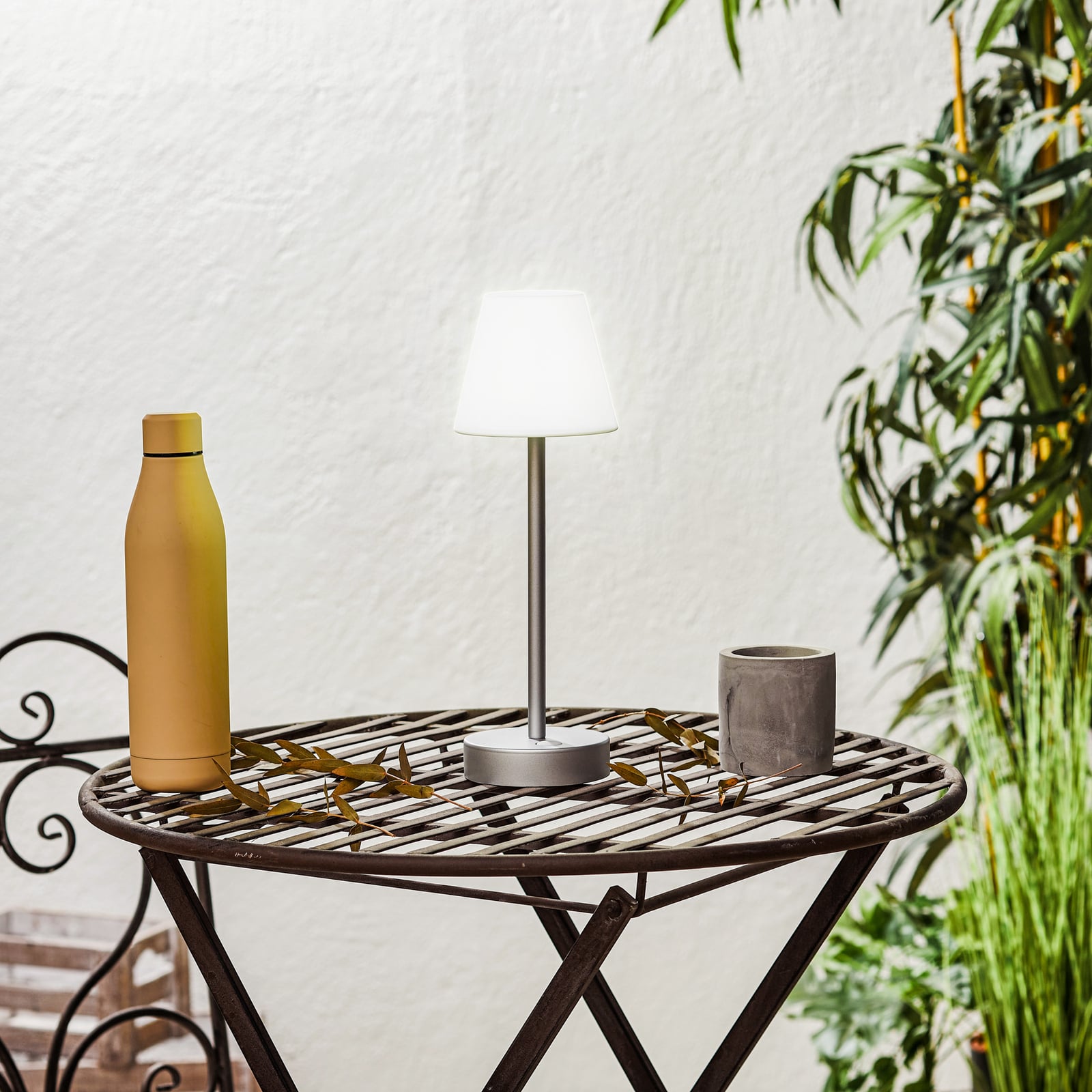 LED oppladbar bordlampe Lola Slim grå dimbar IP44 bakside