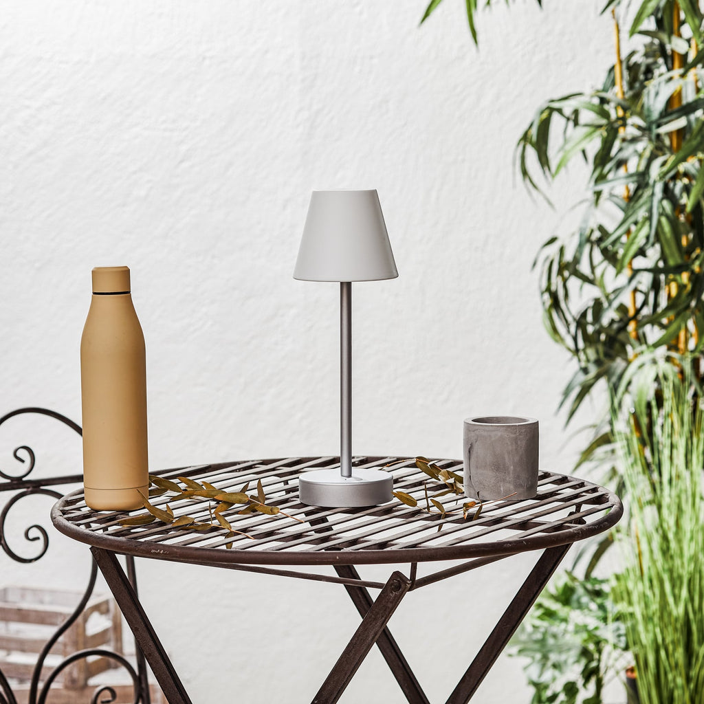 LED oppladbar bordlampe Lola Slim grå dimbar IP44 detalj av lampefot
