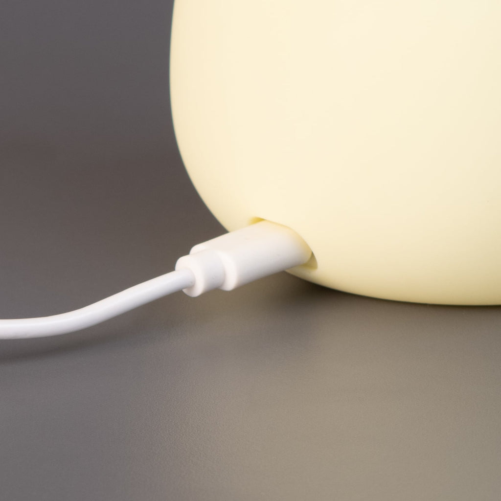 LED oppladbar bordlampe Mango hvit dimbar med timer montert