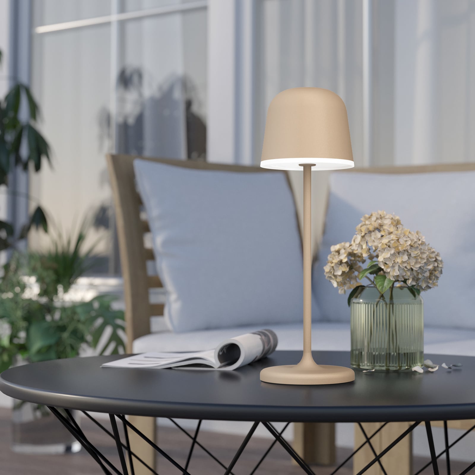 Bakside av LED oppladbar bordlampe Mannera sand dimbar IP54