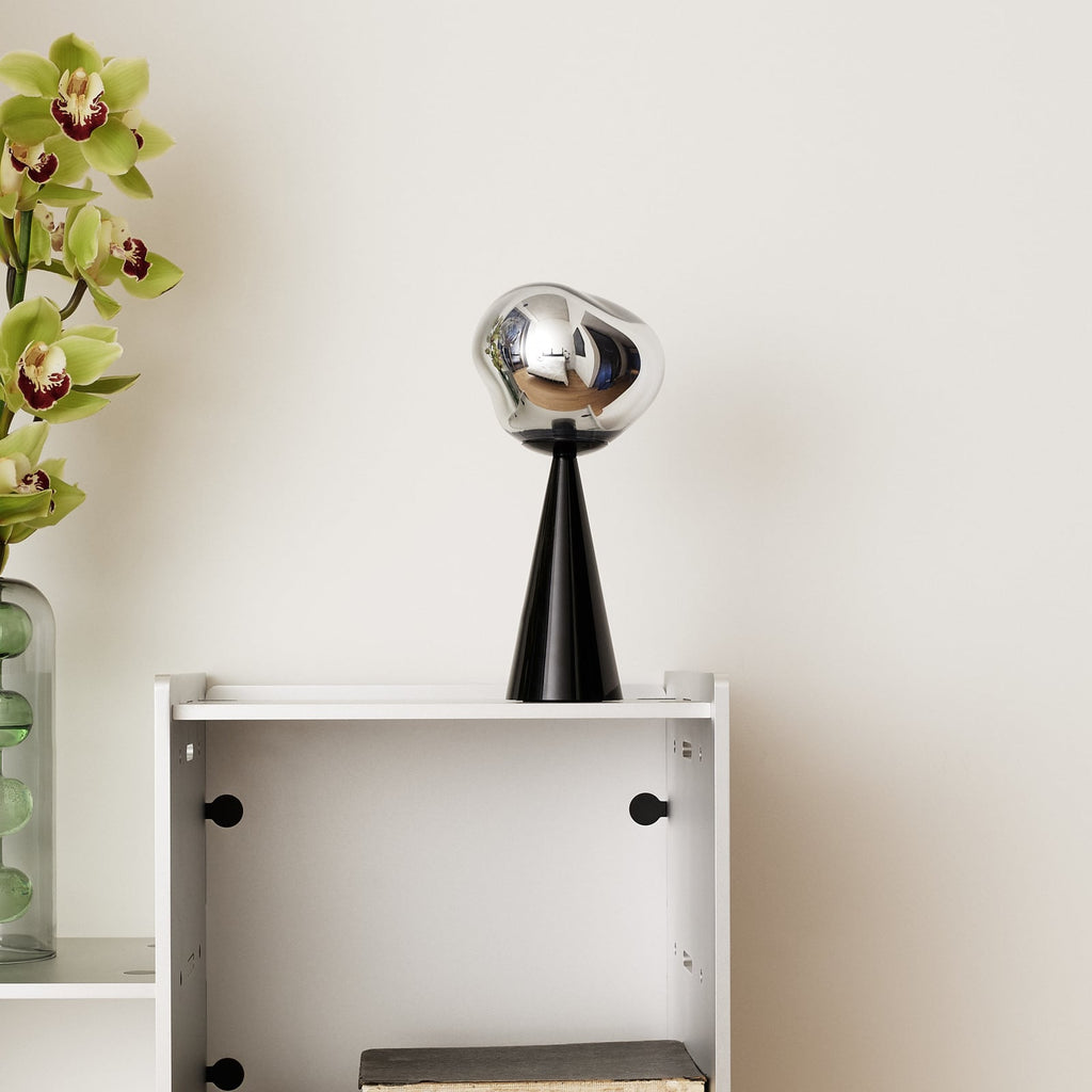 LED oppladbar bordlampe Melt Portable svart detalj av lampehode