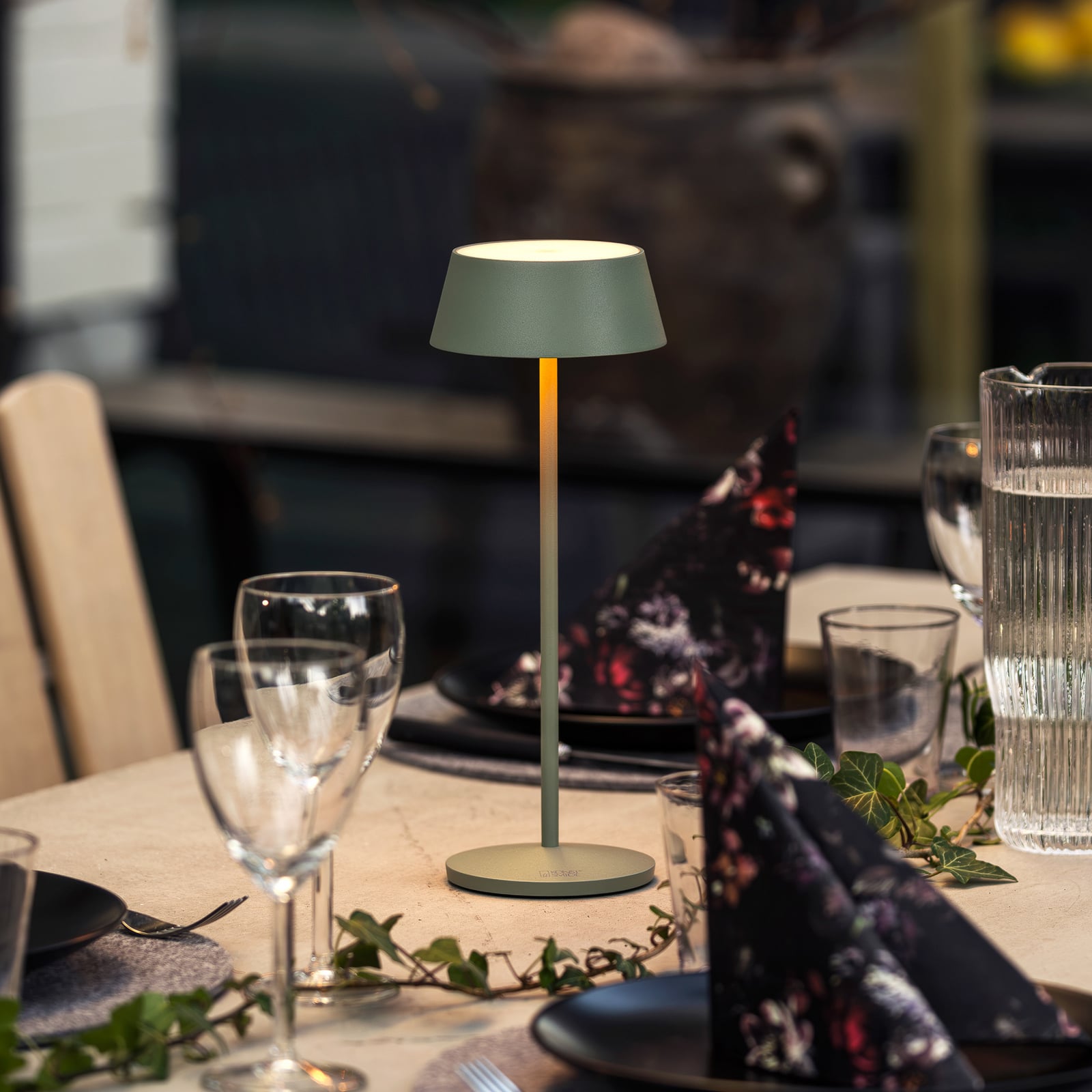 LED oppladbar bordlampe Menton grønn aluminium IP54 dimbar forfra