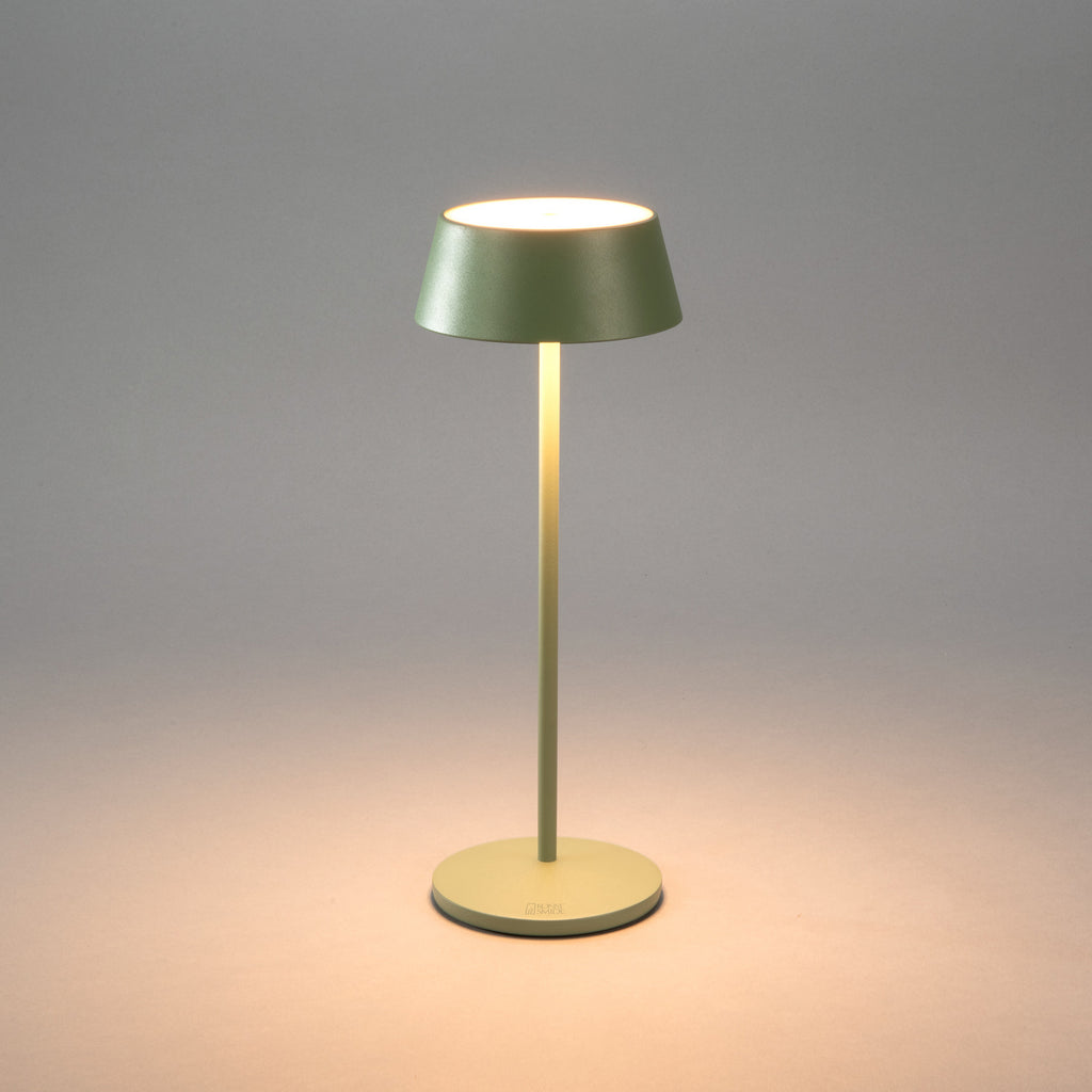 LED oppladbar bordlampe Menton grønn aluminium IP54 dimbar nærbilde av touchdimmer