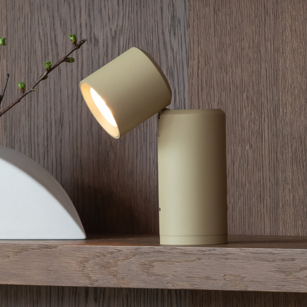 LED oppladbar bordlampe Milan dimbar beige aluminium forfra