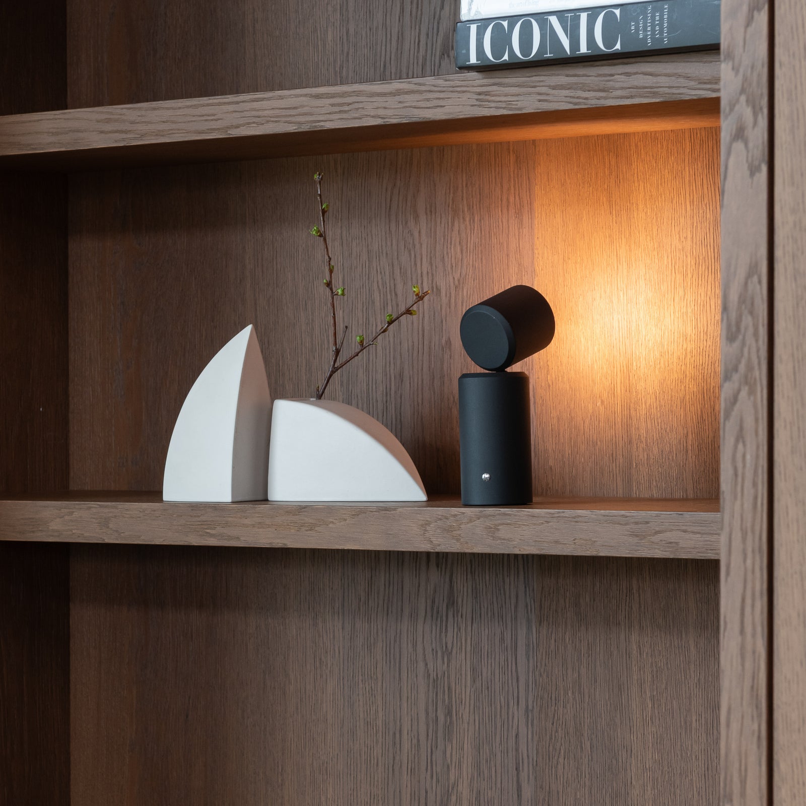 LED-oppladbar bordlampe Milan svart berøringsdimmer kompakt design