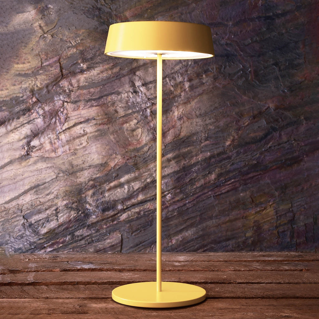 LED oppladbar bordlampe Miram dimbar gul IP54 sett forfra