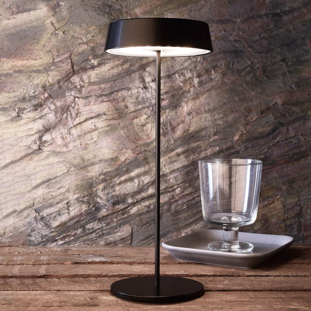 LED oppladbar bordlampe Miram svart dimbar IP54 forfra