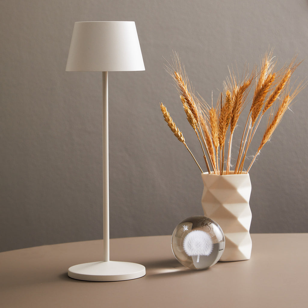 LED oppladbar bordlampe Modi hvit 36 cm CCT IP65 montert på bord