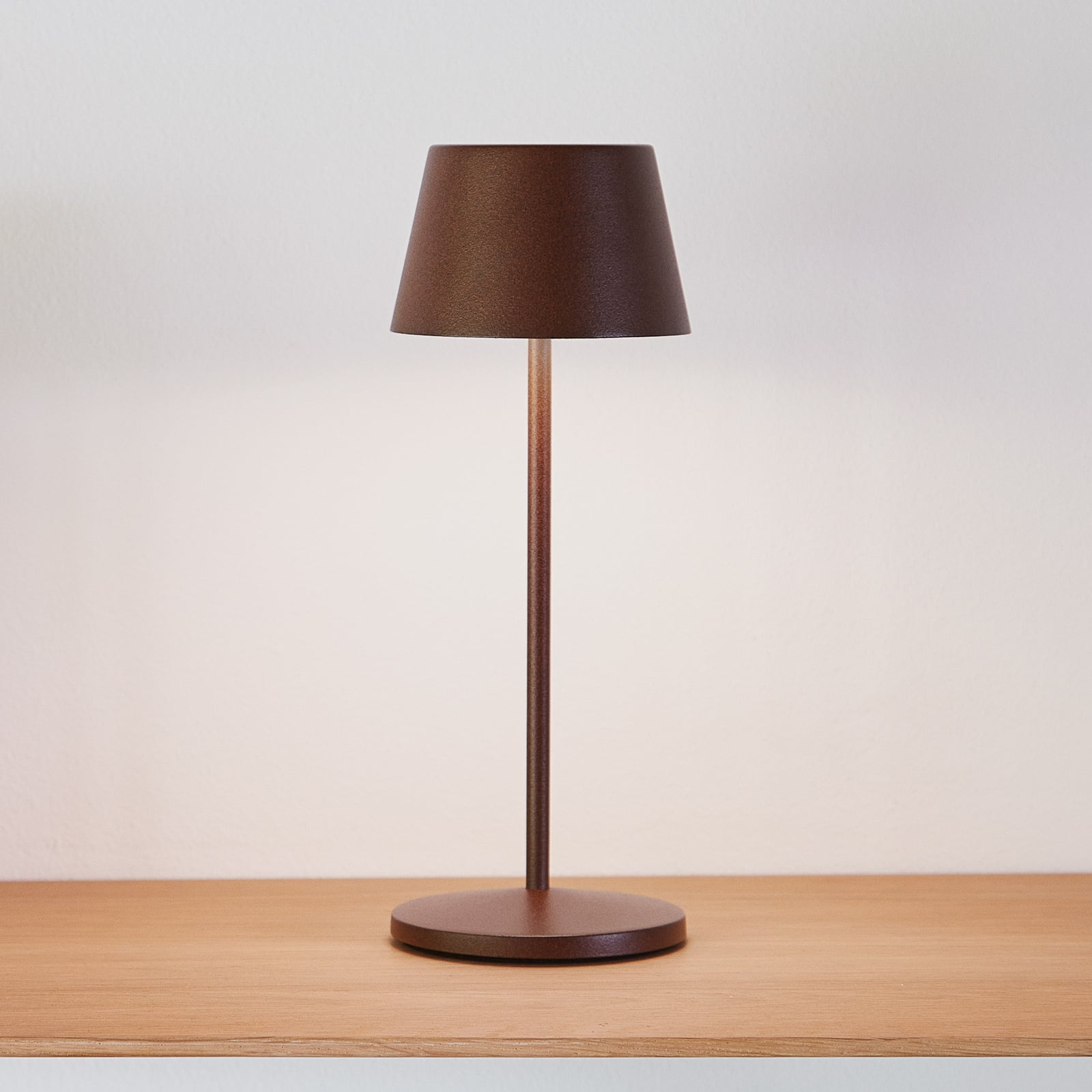 LED oppladbar bordlampe Modi Micro corten IP65 bakside