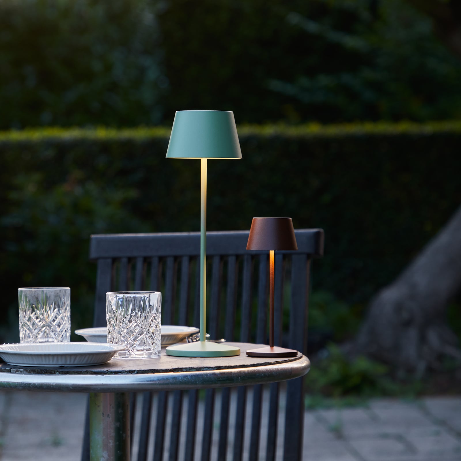 LED oppladbar bordlampe Modi Micro corten IP65 detalj av skjerm