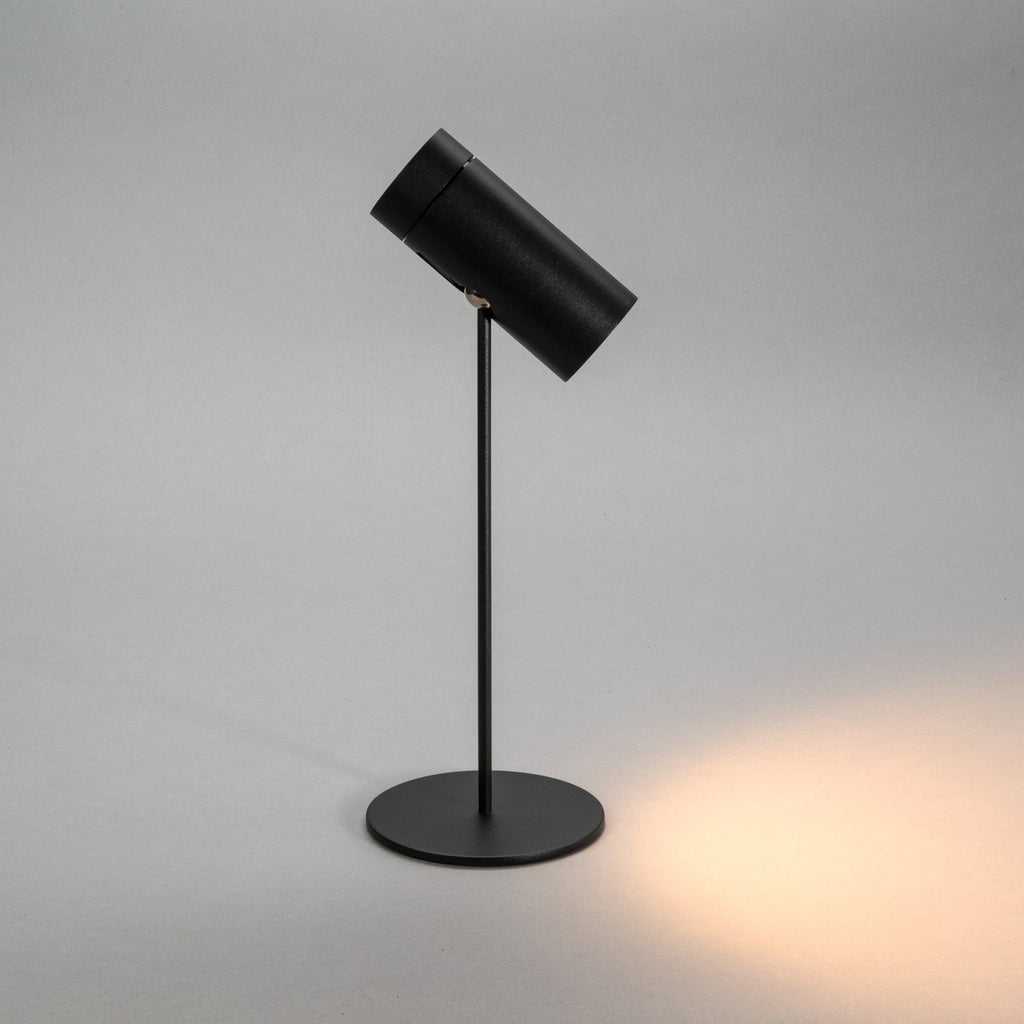 Nærbilde av dimmer på LED oppladbar bordlampe Multi