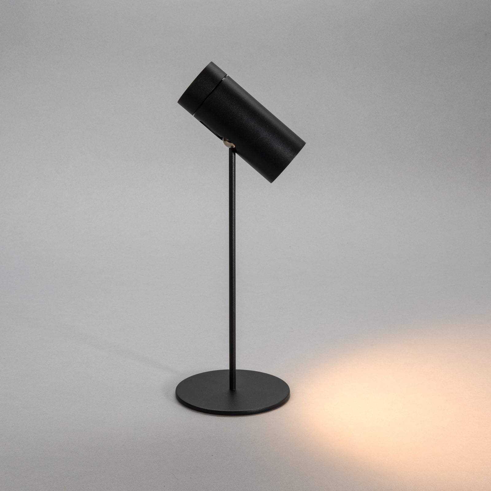 Nærbilde av dimmer på LED oppladbar bordlampe Multi