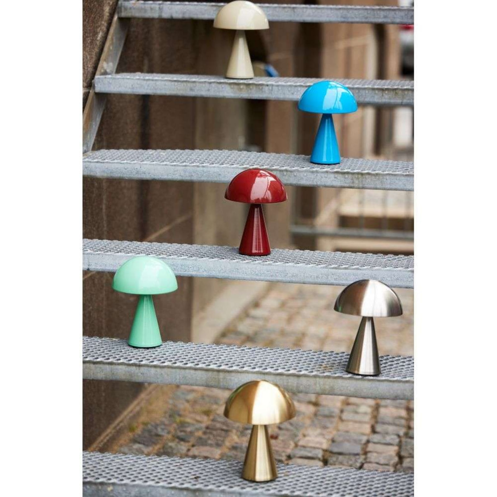 LED oppladbar bordlampe Mush messing Ø15 cm dimbar IP44 i utebruk