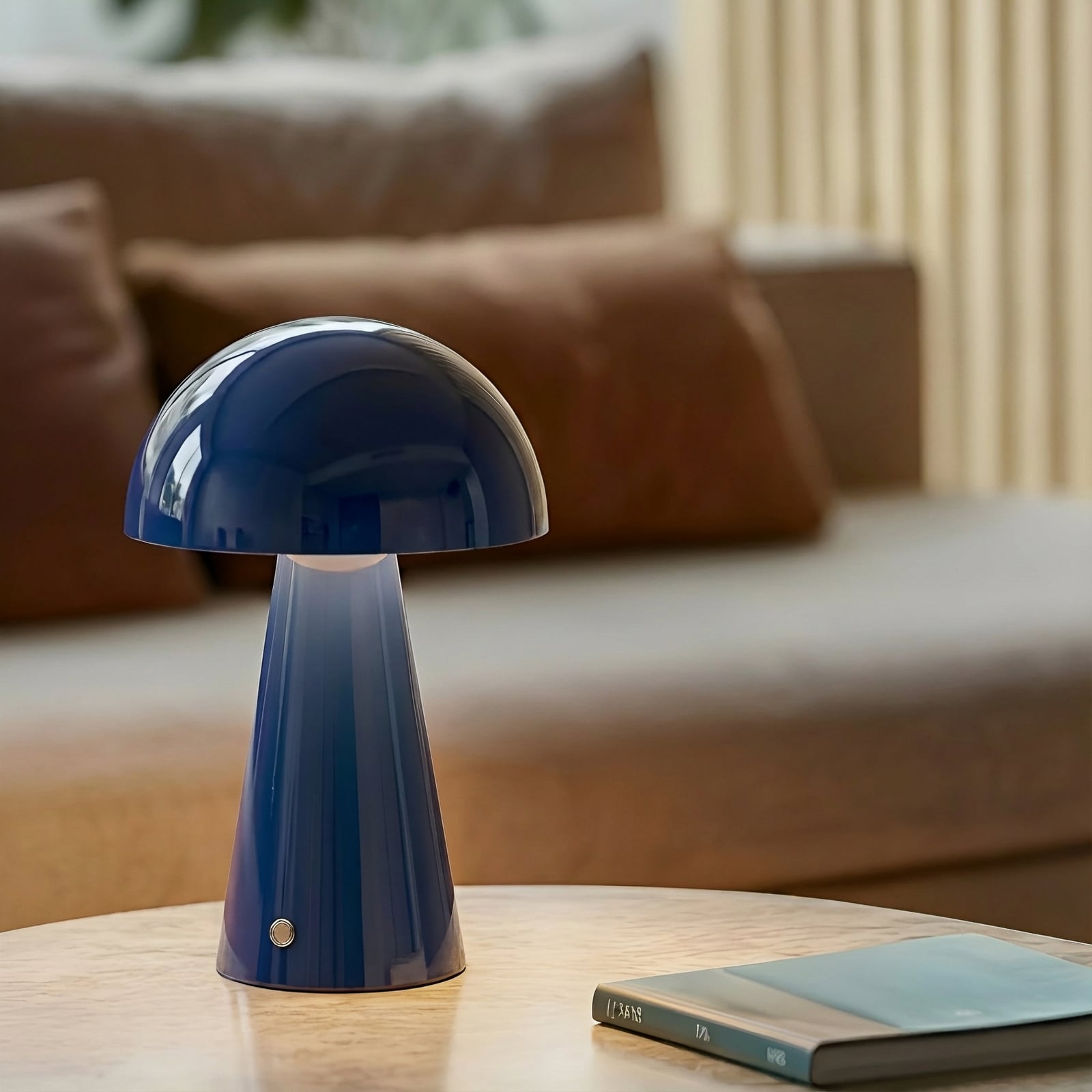 LED-oppladbar bordlampe Nevijo blå Ø20 cm bakside