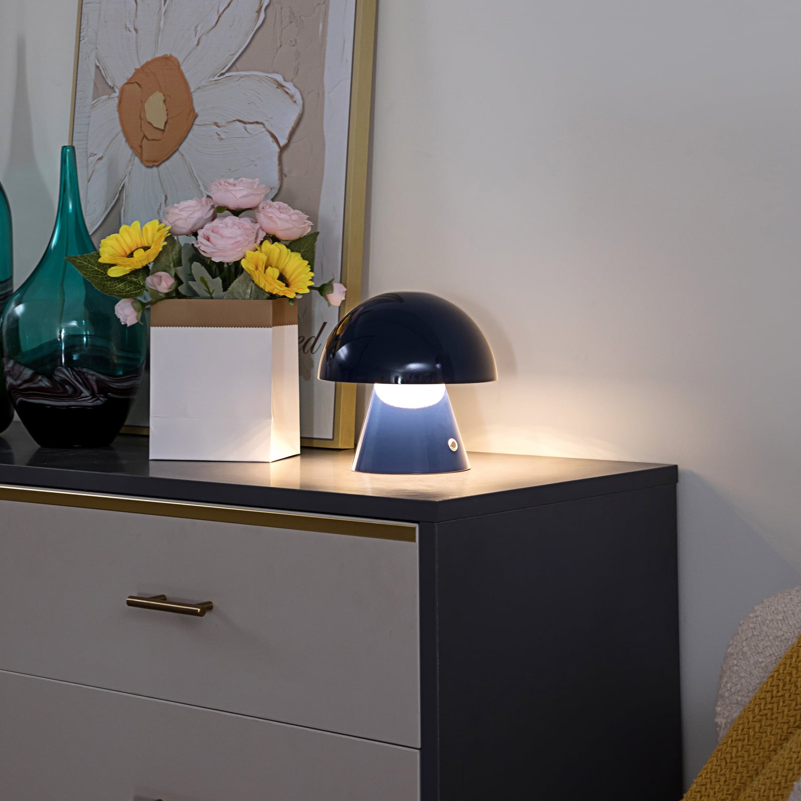 LED oppladbar bordlampe Nevijo mørkeblå forfra