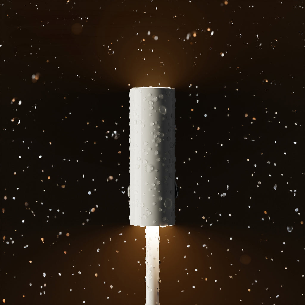 Nærbilde av touchbryter på LED oppladbar bordlampe Nucandle svart/kobber