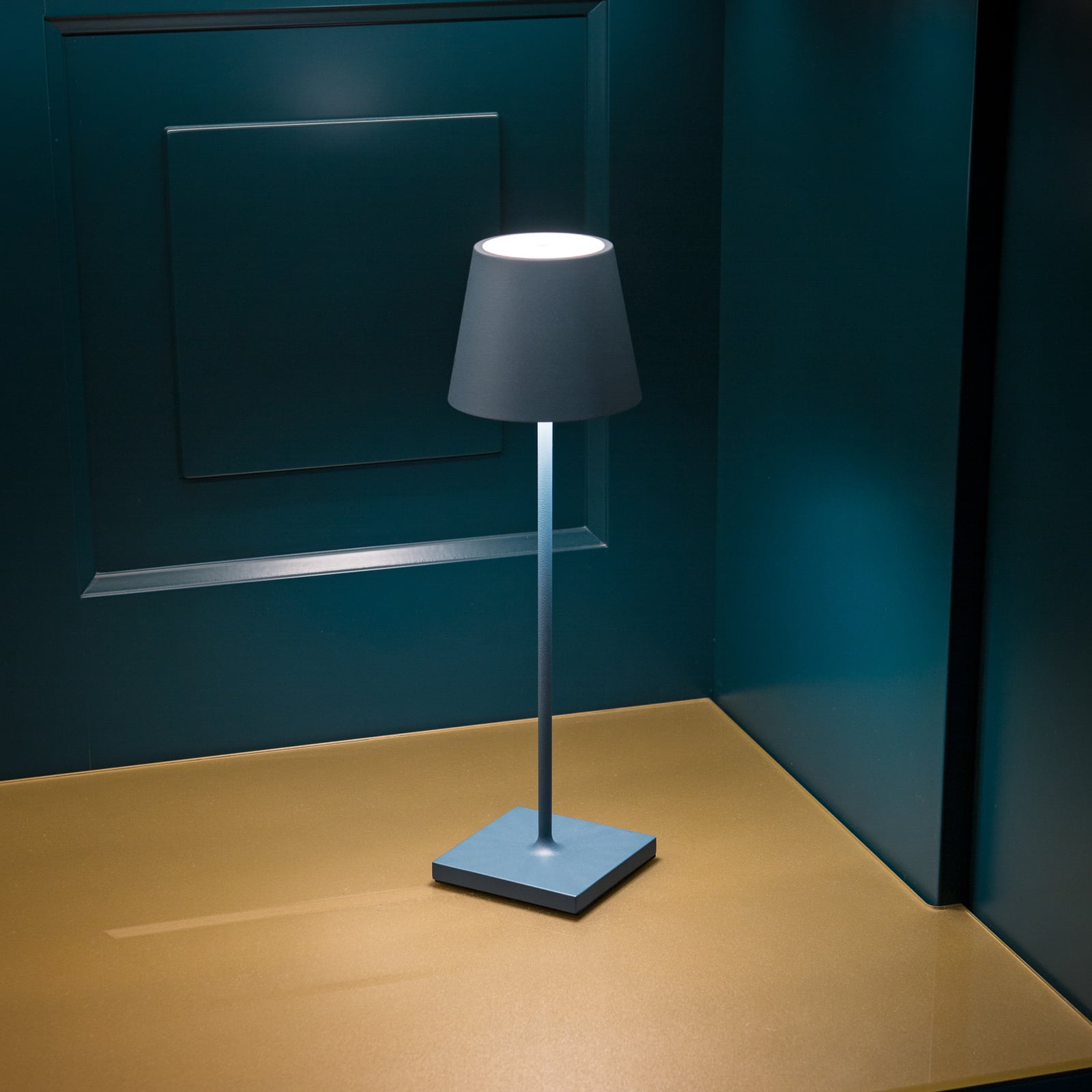 LED oppladbar bordlampe Nuindie dimbar aluminium IP54 blå - Sigor bakside