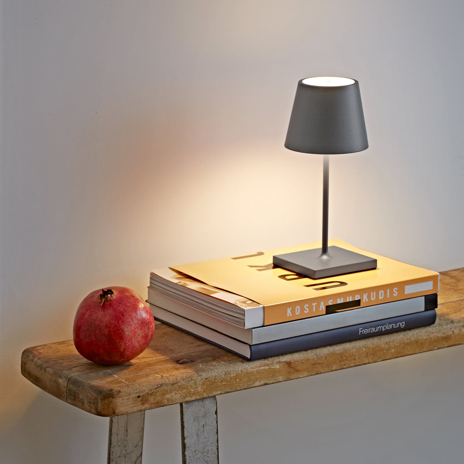 LED oppladbar bordlampe Nuindie mini dimbar grafitt forfra