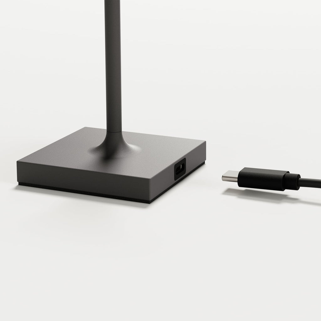 LED oppladbar bordlampe Nuindie pocket grafitt IP54 dimbar med USB-kabel