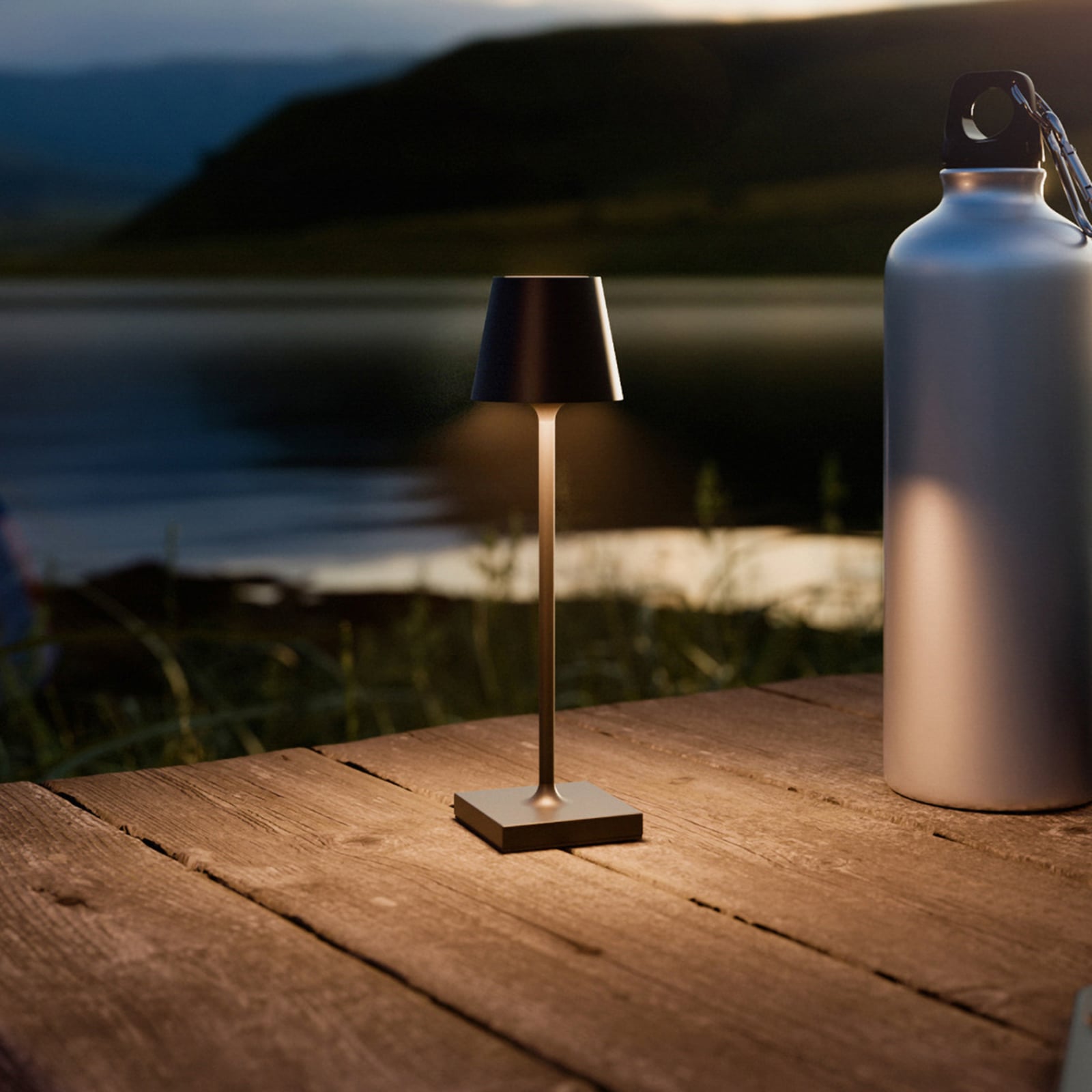 Detalj av LED oppladbar bordlampe Nuindie Pocket svart dimbar IP54