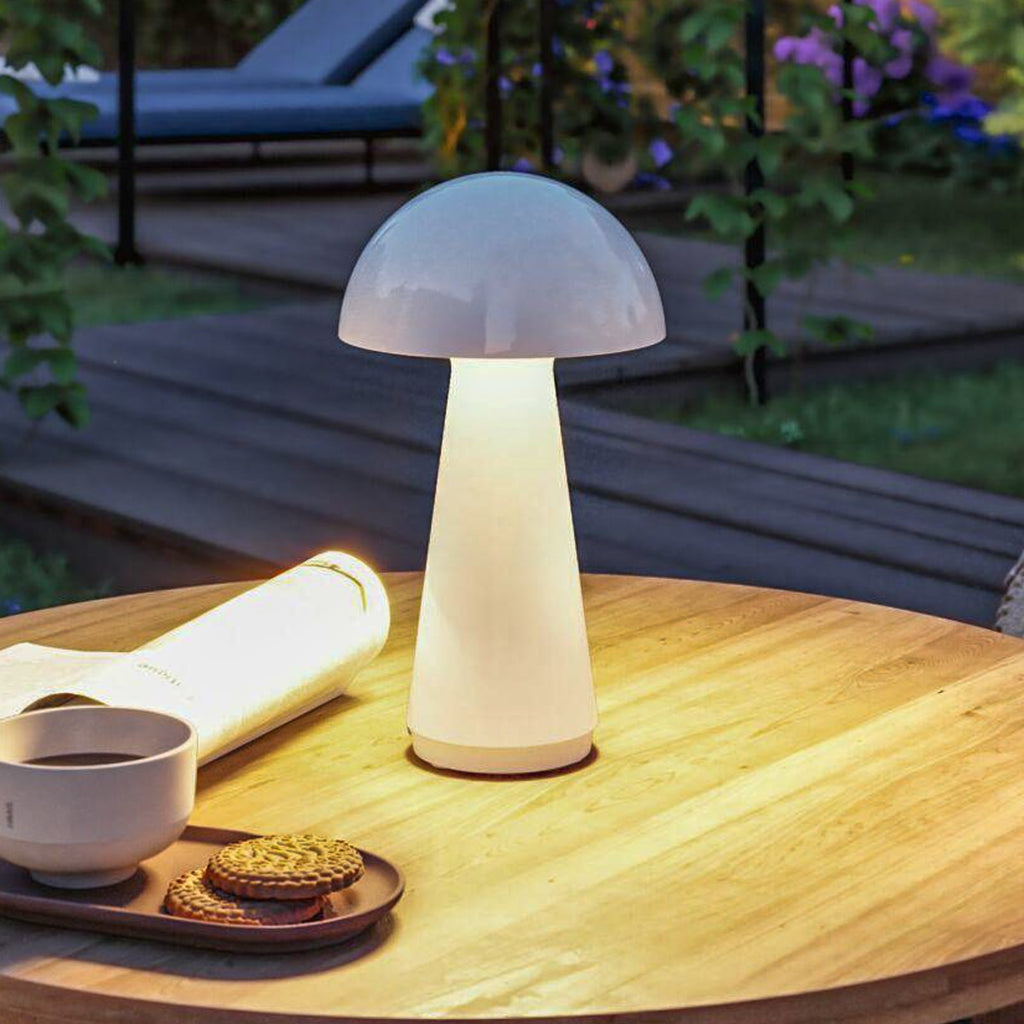 LED oppladbar bordlampe Onzo hvit plast dimbar IP44 forfra