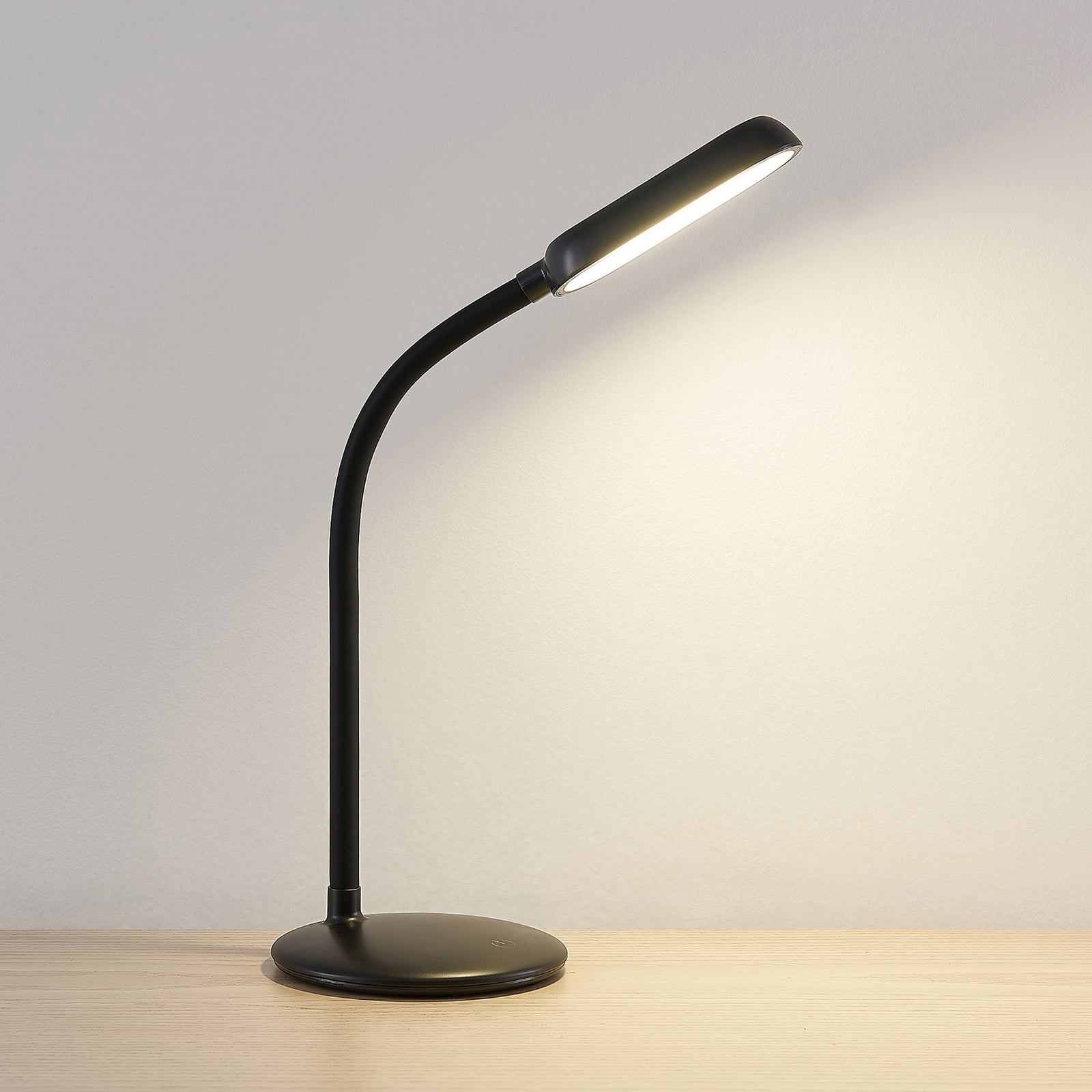 LED oppladbar bordlampe Opira svart dimbar USB 51 cm nærbilde av lampehode
