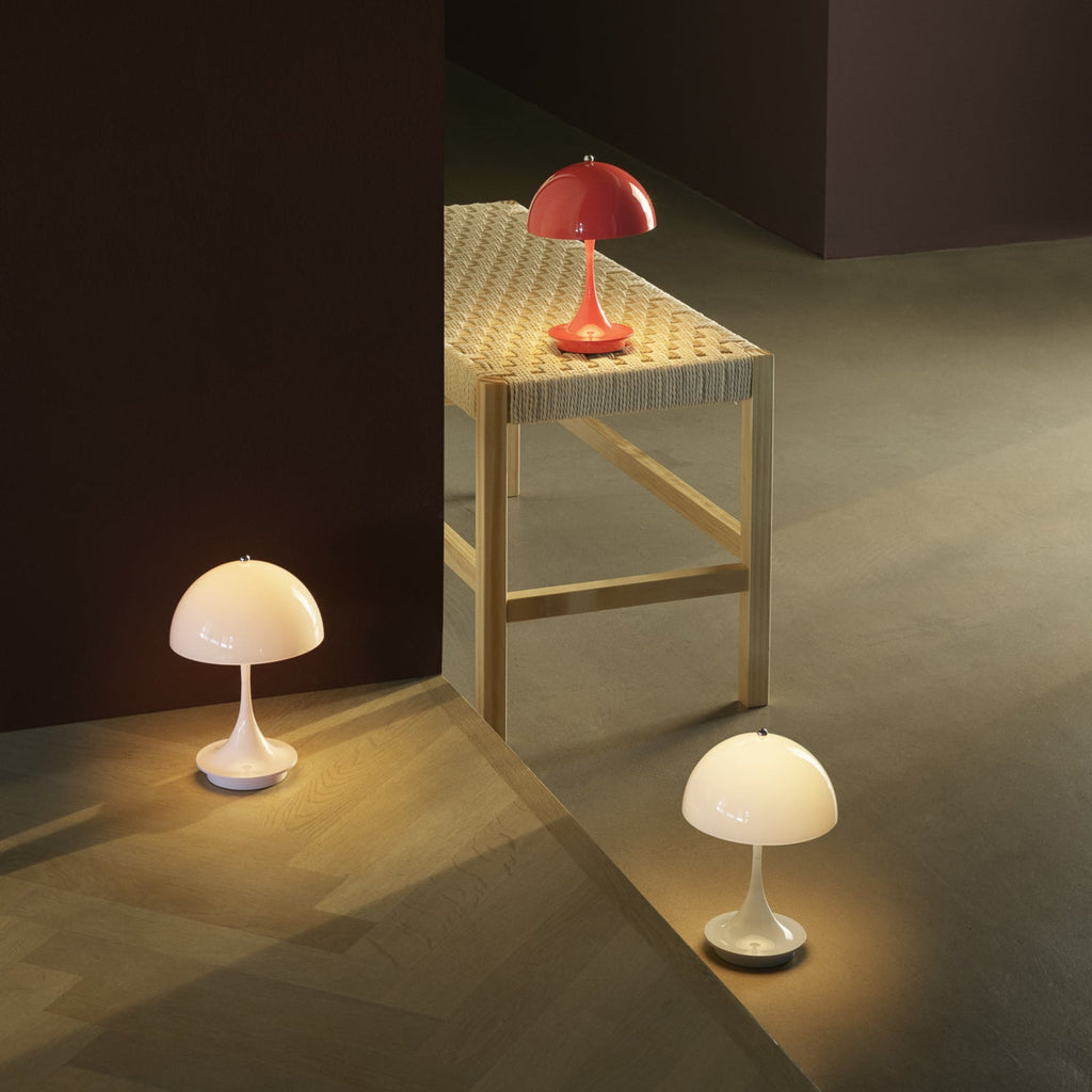 LED oppladbar bordlampe Panthella 160 V3 korallrød IP44 sideprofil