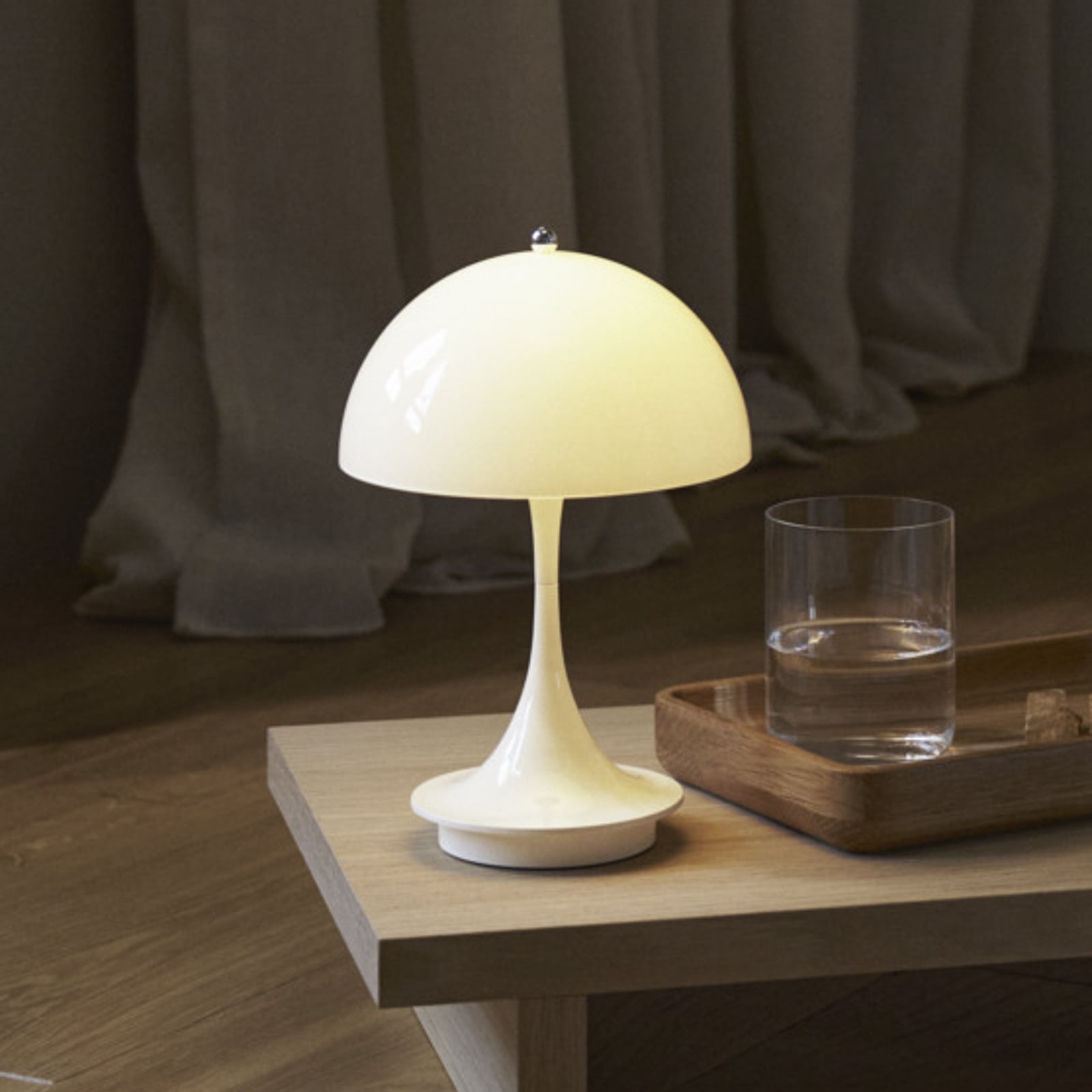 LED oppladbar bordlampe Panthella Portable 160 V3 beige forfra