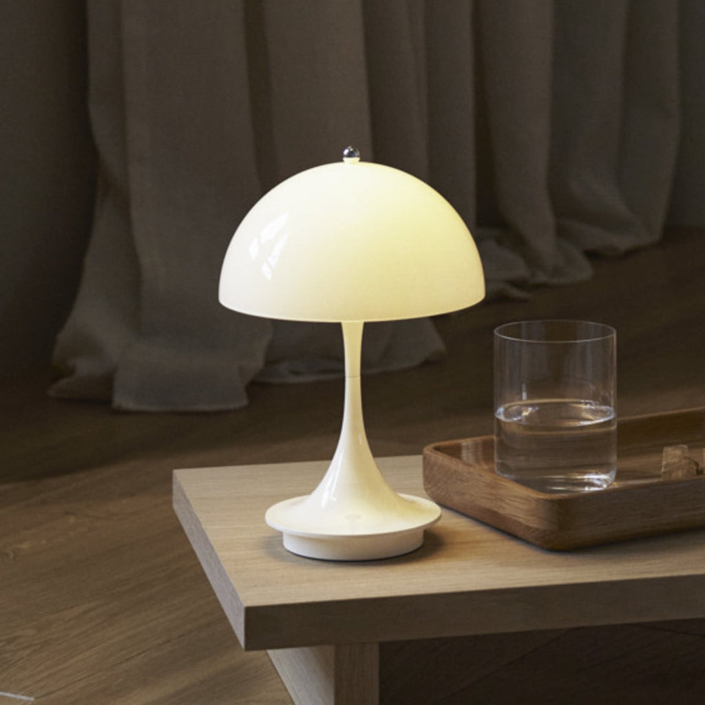 LED oppladbar bordlampe Panthella Portable 160 V3 beige forfra