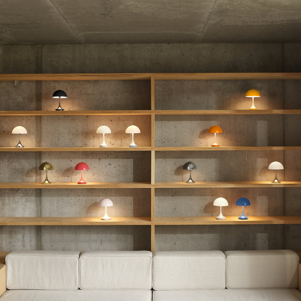Nærbilde av berøringsdimmer på LED oppladbar bordlampe Panthella Portable 160 V3 oransje IP44