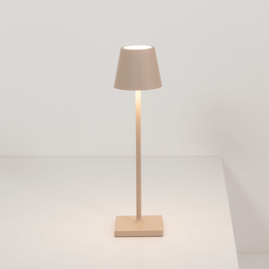 LED oppladbar bordlampe Poldina micro sand IP65 bakside