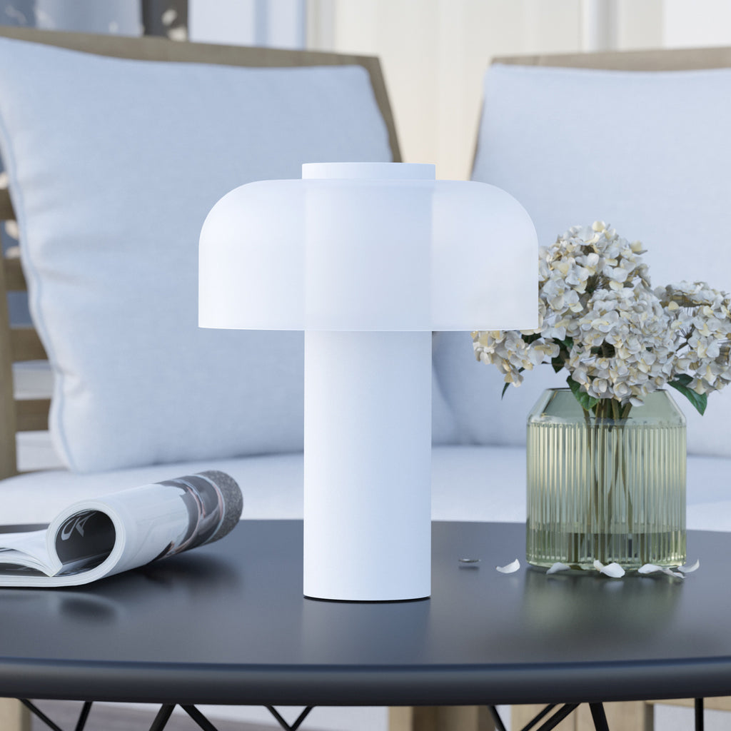 LED oppladbar bordlampe Ponente hvit montert på bord