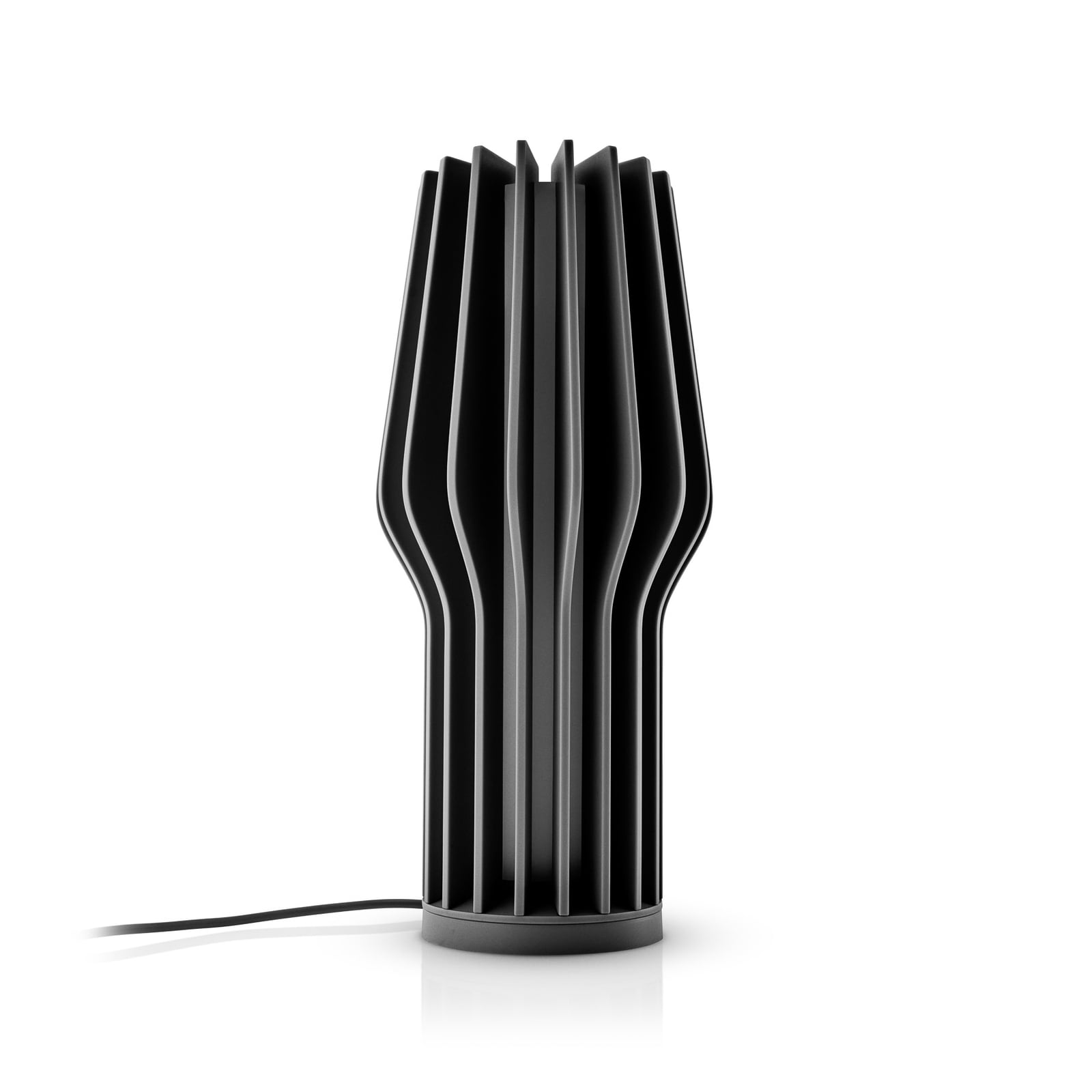 LED oppladbar bordlampe Radiant dimbar svart IP44 montert på bord