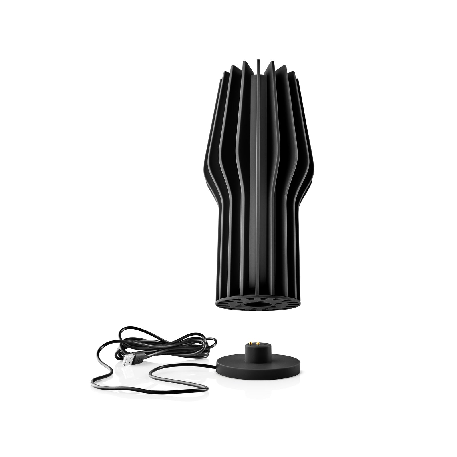 LED oppladbar bordlampe Radiant dimbar svart IP44 i bruk utendørs