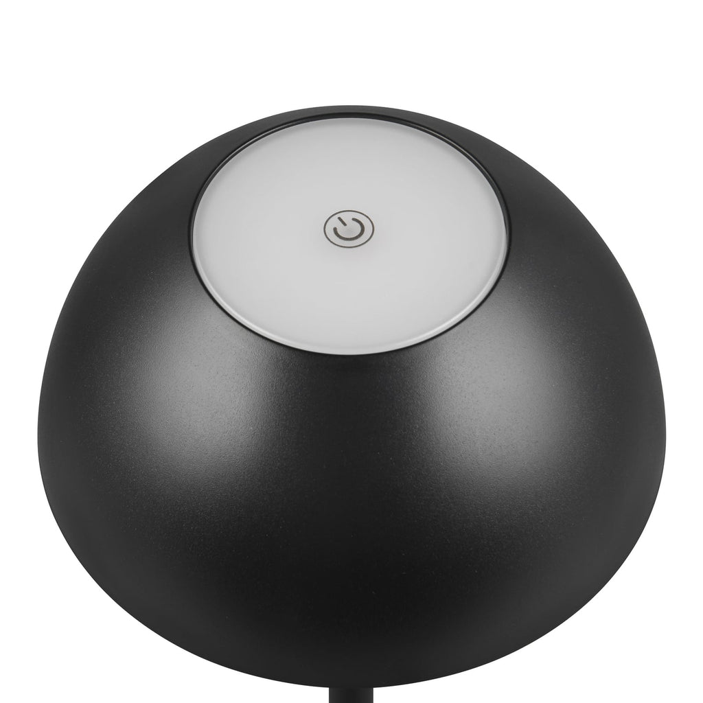 Bordlampe Ricardo med USB-C lader koblet til