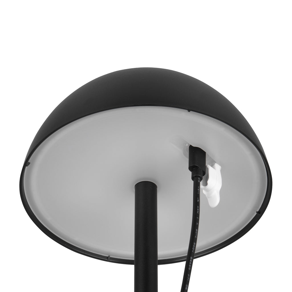 LED oppladbar bordlampe Ricardo svart dimbar IP54 H30 cm i bruk utendørs