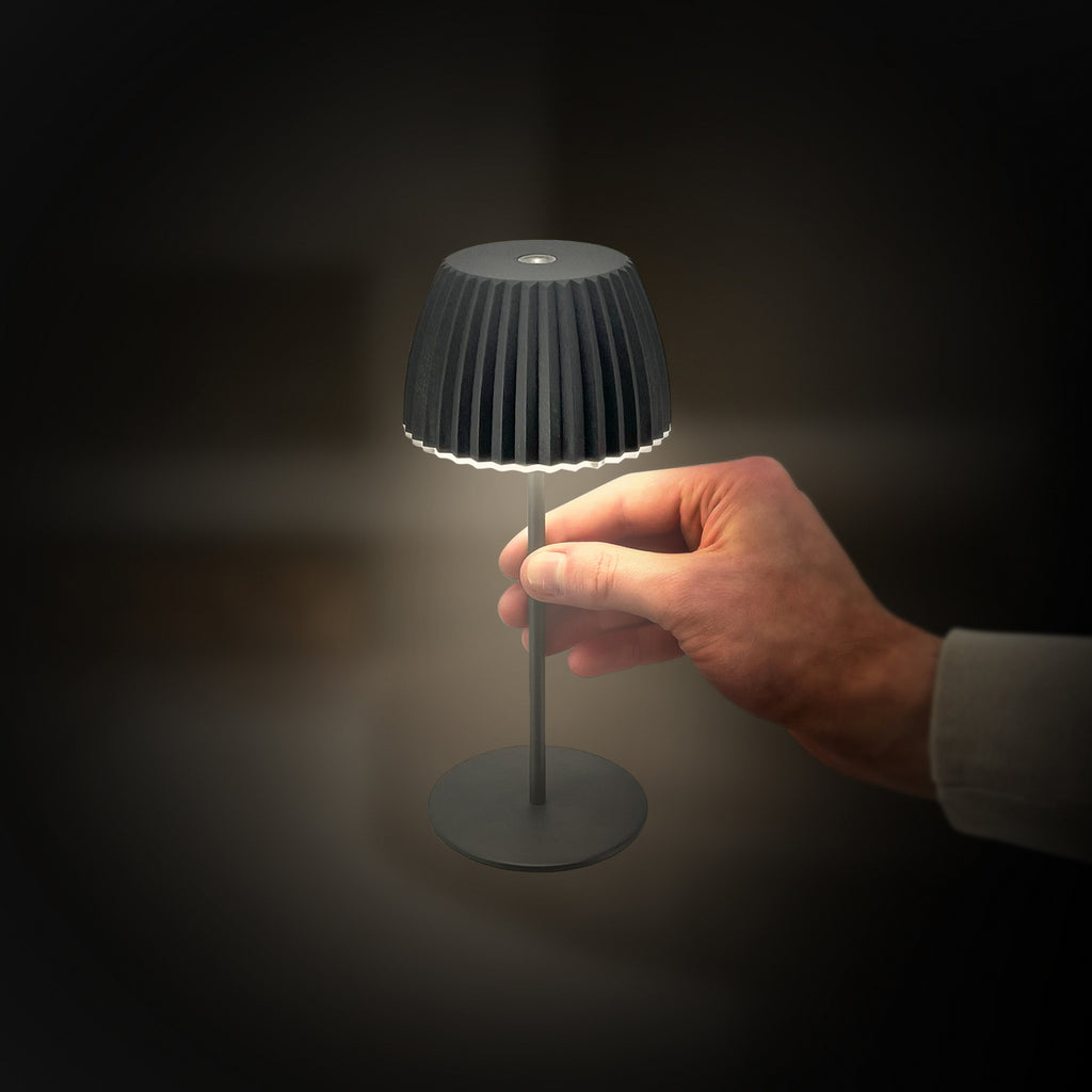 LED oppladbar bordlampe Riffle antrasitt med USB-C ladekabel