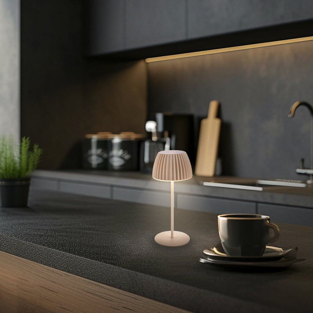 LED oppladbar bordlampe Riffle beige dimbar IP44 detalj av lampefot
