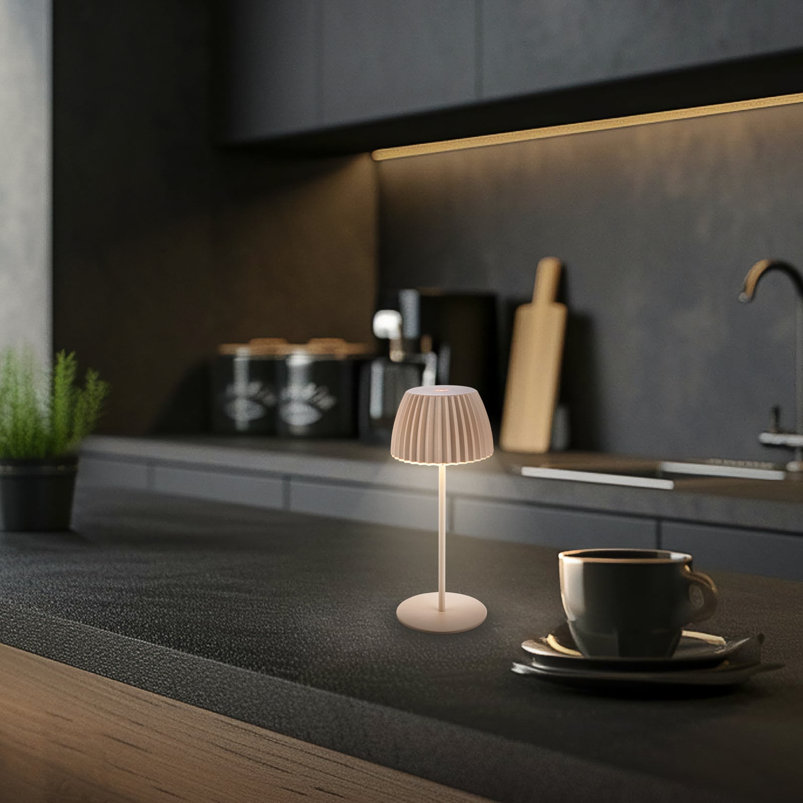 LED oppladbar bordlampe Riffle beige dimbar IP44 detalj av lampefot