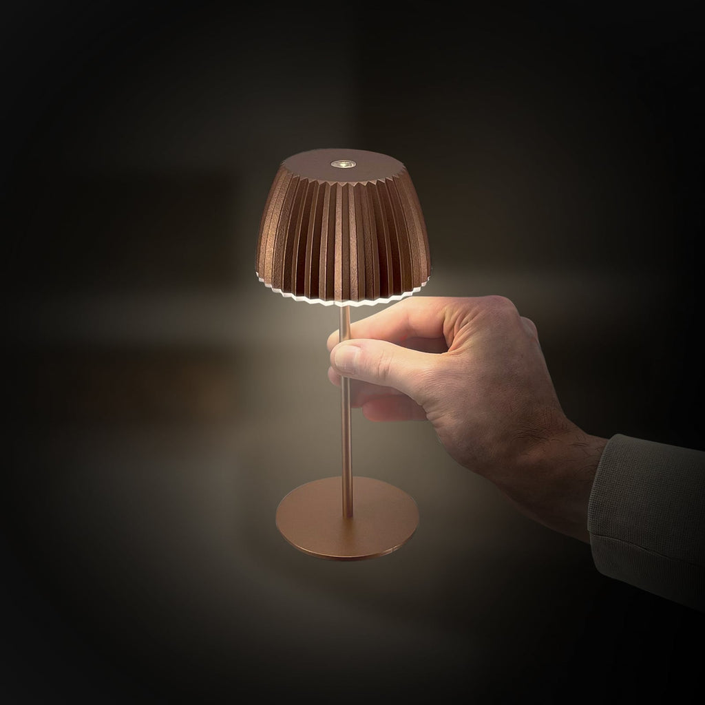 LED oppladbar bordlampe Riffle kobber dimbar IP44 20 cm med USB-C ladekabel