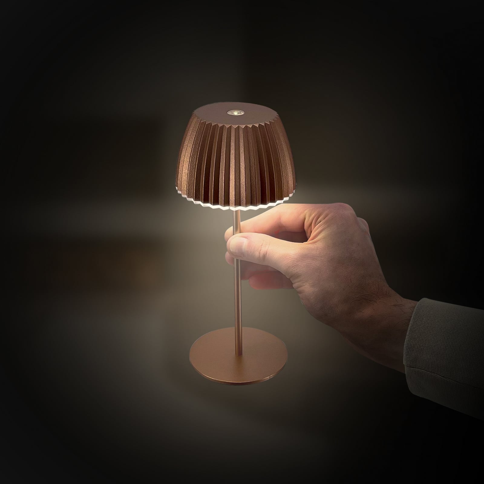 LED oppladbar bordlampe Riffle kobber dimbar IP44 20 cm med USB-C ladekabel