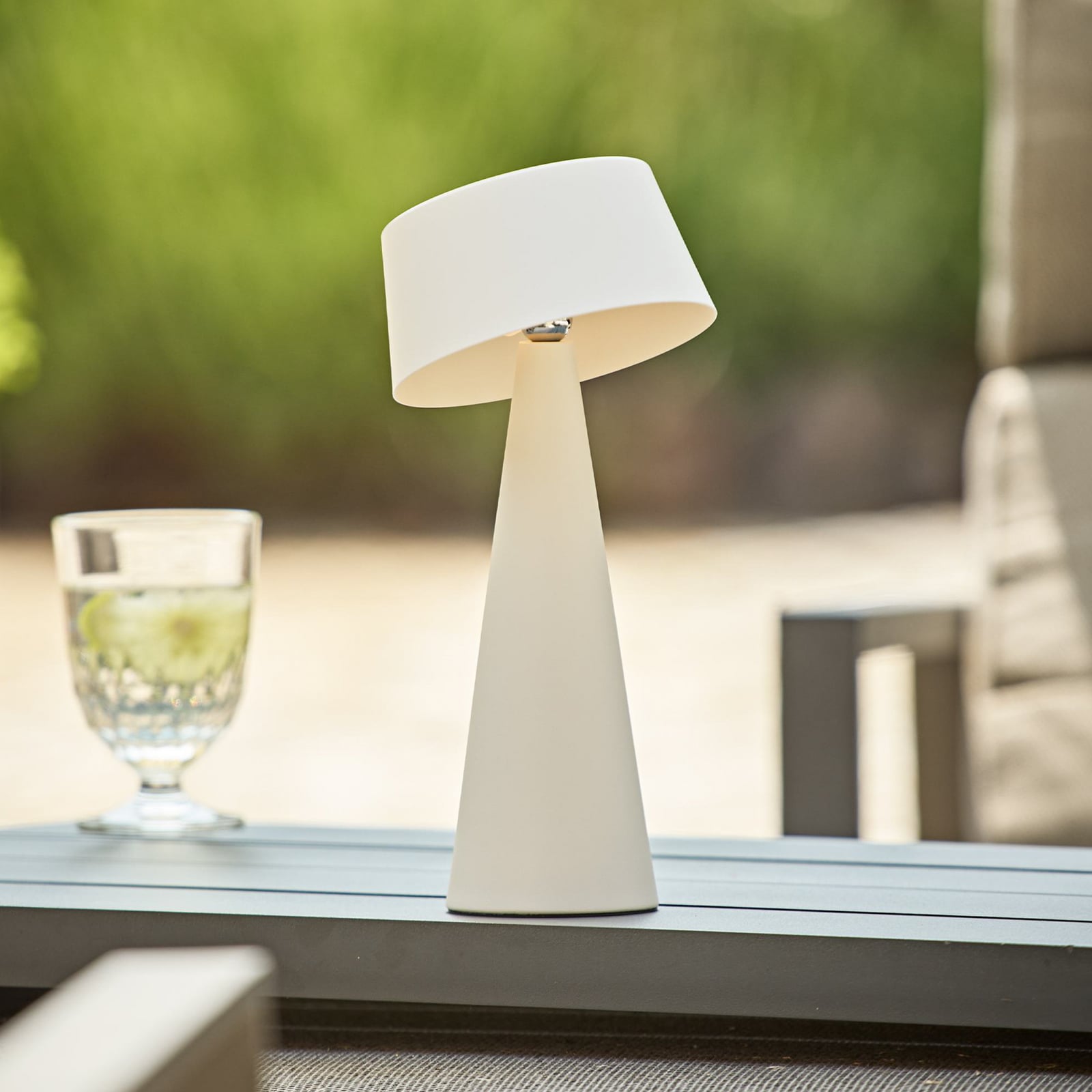 LED oppladbar bordlampe Solino hvit dimbar 26 cm IP44 forfra