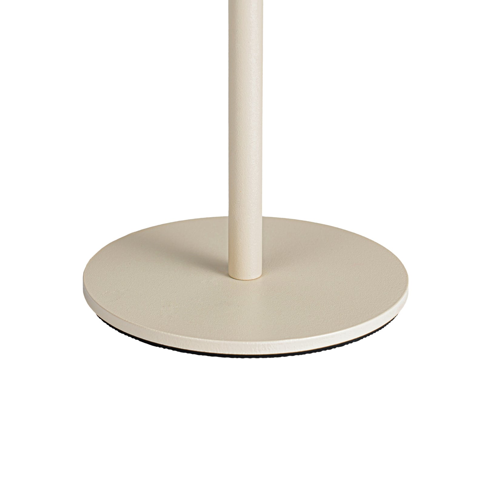 LED oppladbar bordlampe Thenra dimbar beige IP65 på balkong