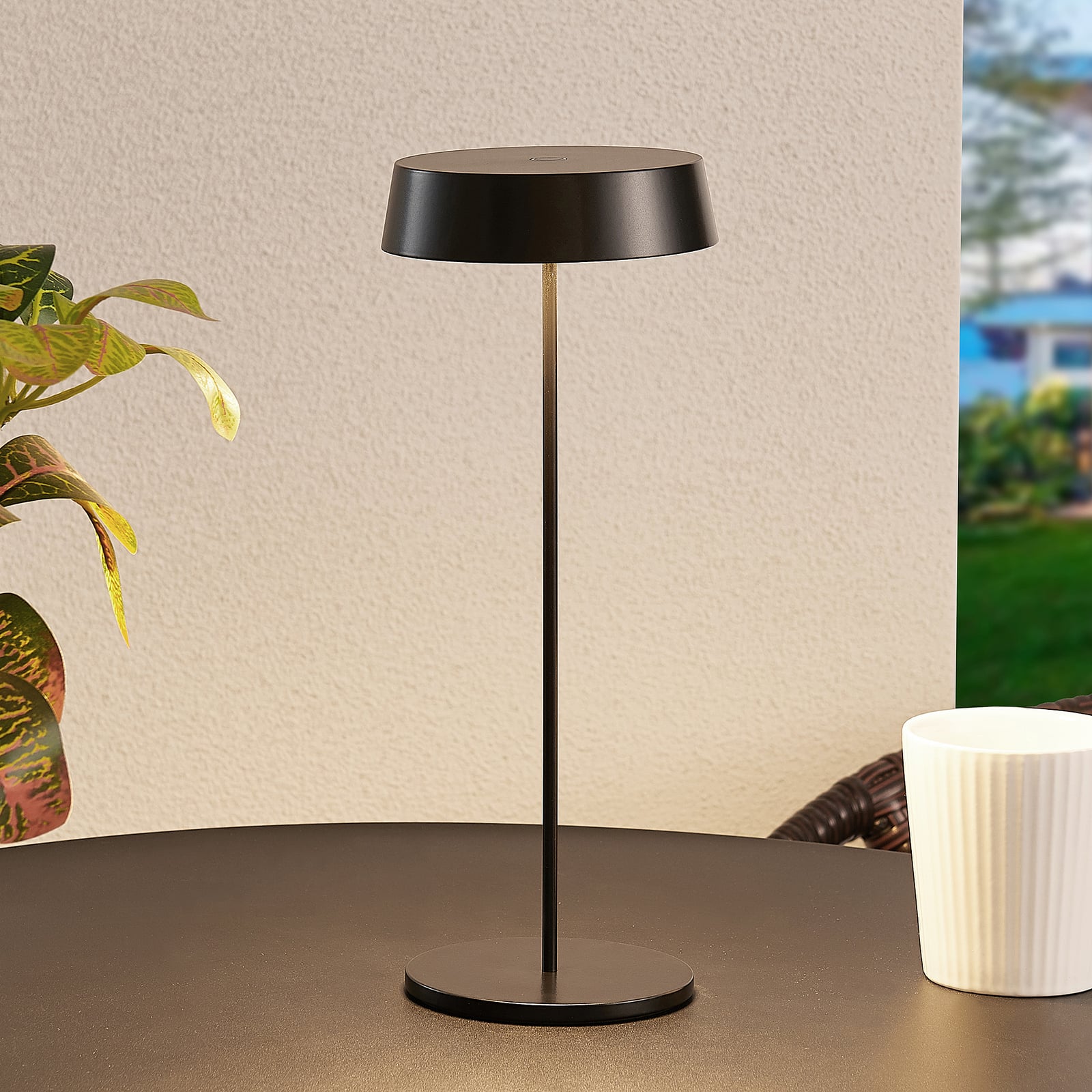 LED oppladbar bordlampe Tibia dimbar svart aluminium IP54 forfra