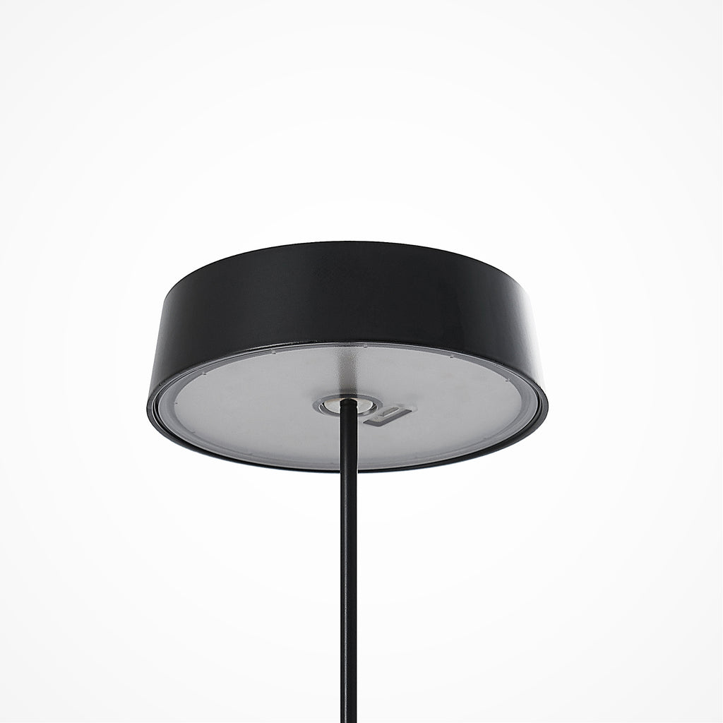 LED oppladbar bordlampe Tibia dimbar svart aluminium IP54 montert på bord