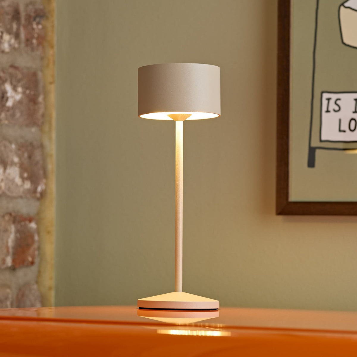LED oppladbar bordlampe Veluna beige IP44 dimbar CCT foran